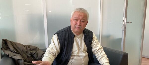 57-летний житель Алматы Асан Смагулов. За 30 лет независимости он не пропустил ни одних выборов в качестве избирателя. Для него это жизненный принцип. 57-летний житель Алматы Асан Смагулов. За 30 лет независимости он не пропустил ни одних выборов в качестве избирателя. Для него это жизненный принцип. - Sputnik Казахстан