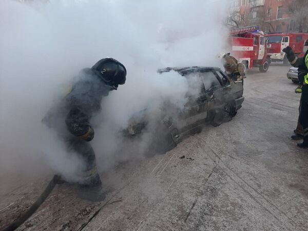 Автомойка горела в Нур-Султане: огонь уничтожил 13 автомобилей - Sputnik Казахстан