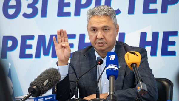 Лидер партии Ак жол Азат Перуашев во время предвыборной гонки перед голосованием в мажилис 2021 года - Sputnik Казахстан