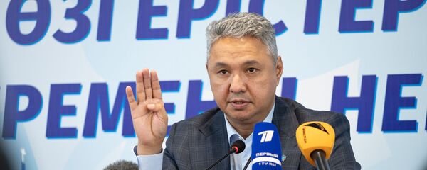 Лидер партии Ак жол Азат Перуашев во время предвыборной гонки перед голосованием в мажилис 2021 года - Sputnik Казахстан