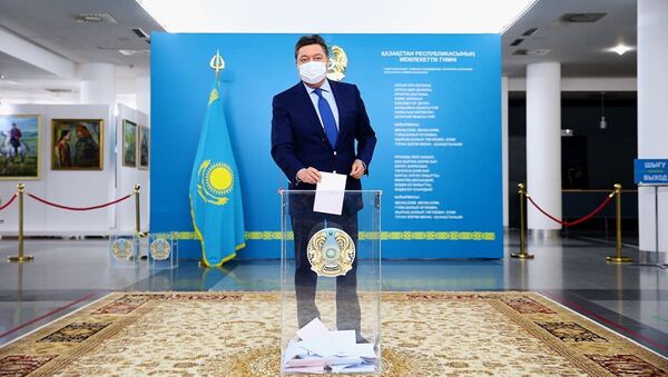 Премьер-министр Аскар Мамин проголосовал на выборах - Sputnik Казахстан