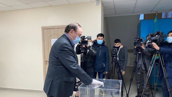 Али Бектаев проголосовал в Нур-Султане - Sputnik Казахстан