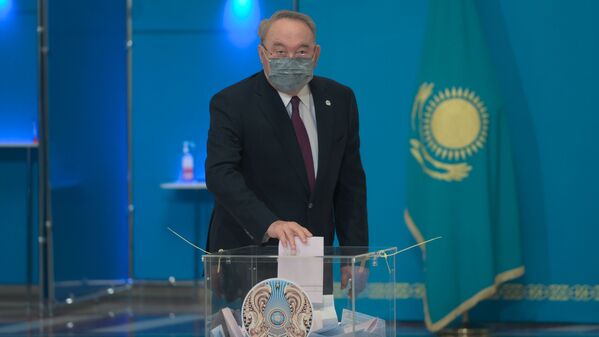 Нурсултан Назарбаев проголосовал на выборах в мажилис - Sputnik Казахстан