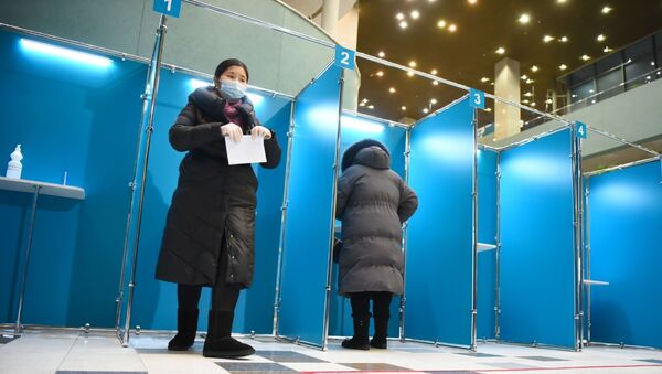 Казахстанцы голосуют на выборах в мажилис - Sputnik Казахстан