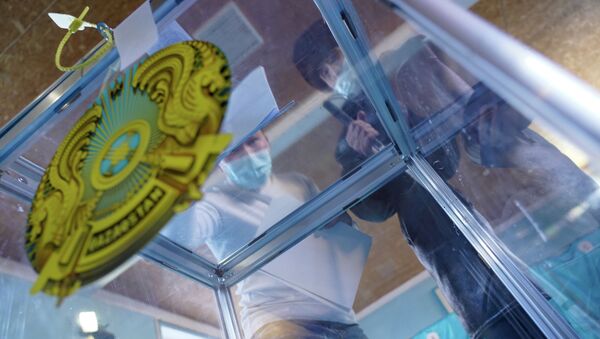 Алматинцы голосуют на выборах - Sputnik Казахстан