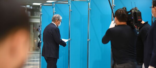 Касым-Жомарт Токаев на избирательном участке - Sputnik Казахстан