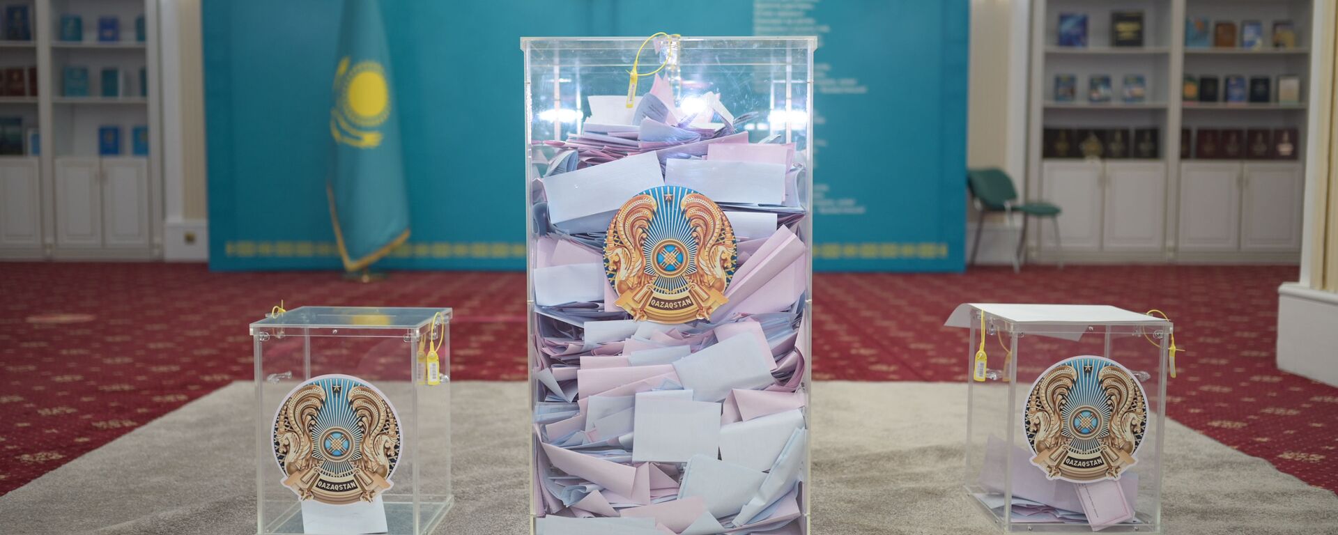  Подсчет бюллетеней по итогам голосования - Sputnik Казахстан, 1920, 08.05.2022