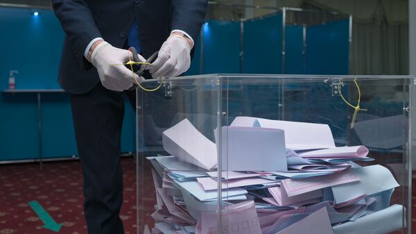 Подсчет бюллетеней по итогам голосования - Sputnik Казахстан