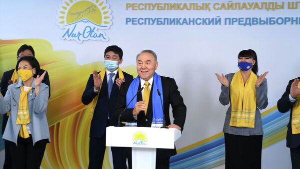Нурсултан Назарбаев посетил Республиканский предвыборный штаб партии Nur Otan - Sputnik Казахстан