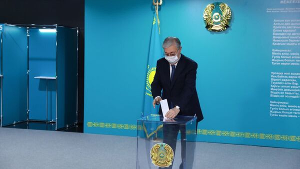 Касым-Жомарт Токаев проголосовал за кандидатов от Ассамблеи народа Казахстана - Sputnik Казахстан