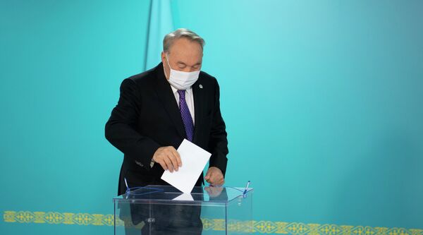 ҚХА депутаттарын сайлау: Назарбаев дауыс берді - Sputnik Қазақстан
