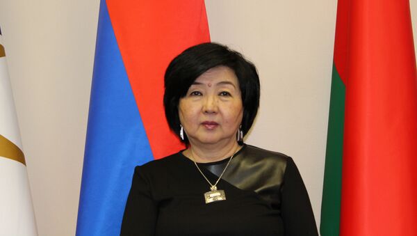 Директор департамента трудовой миграции и социальной защиты ЕЭК Паиза Суюмбаева  - Sputnik Казахстан