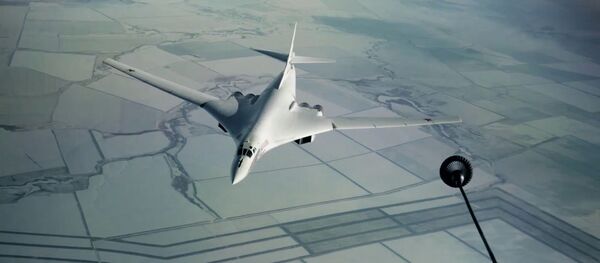 Захватывающее видео дозаправки в воздухе ракетоносца Ту-160 - видео - Sputnik Қазақстан