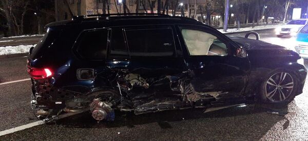 Дорогой внедорожник протаранил иномарку в Алматы, двое пострадали - Sputnik Казахстан