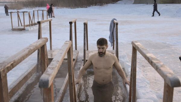 Крещенские купания в Петропавловске - Sputnik Казахстан