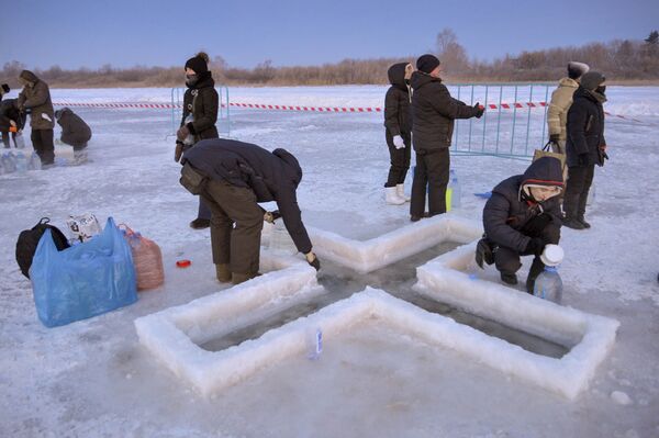 Крещенские купания проходят в одном из самых холодных регионов Казахстана - Sputnik Казахстан