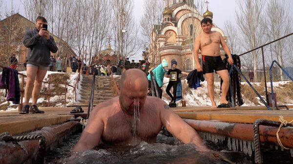 Крещенские купания в Алматы  - Sputnik Казахстан