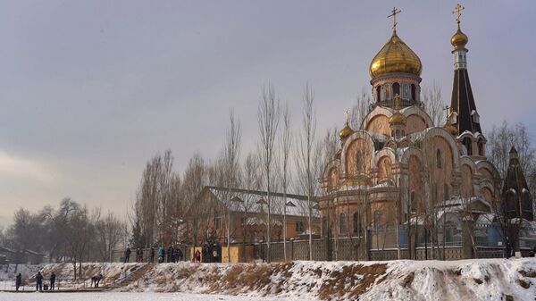 Вид на церковь Воздвижения креста Господня в Алматы  - Sputnik Казахстан