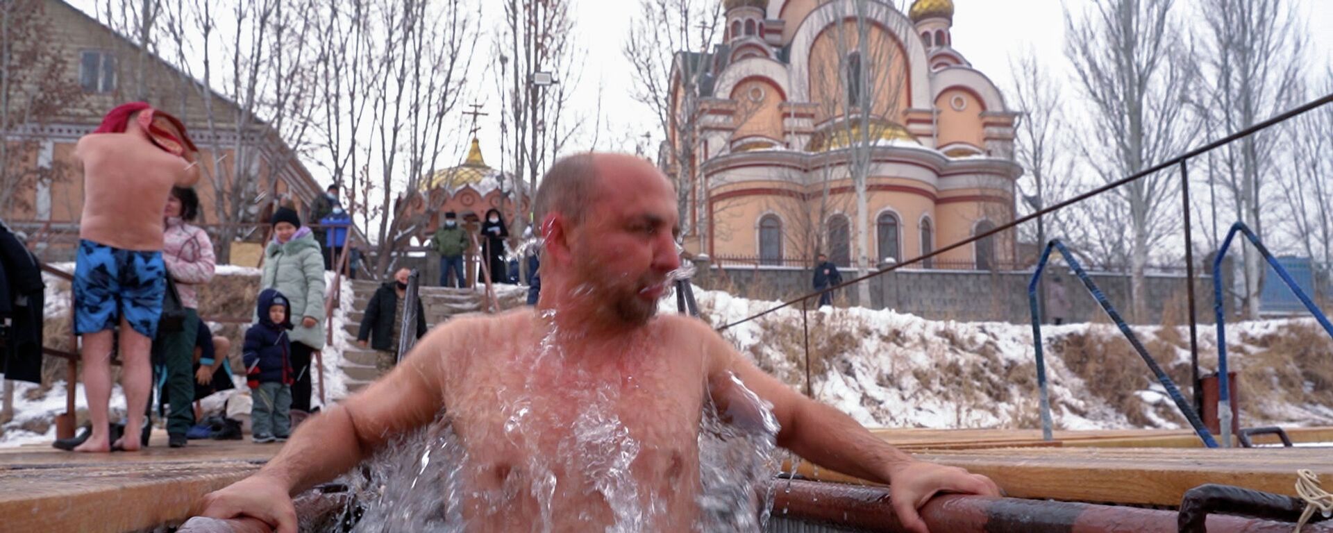 Крещенские купания в Алматы, архивное фото - Sputnik Казахстан, 1920, 18.01.2026