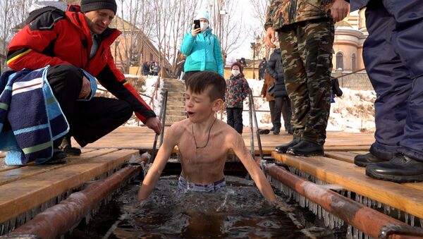 Как прошли крещенские купания в Алматы в пандемию - Sputnik Казахстан