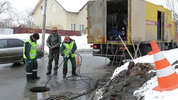 Очистка от мусора ливневой канализации - Sputnik Казахстан
