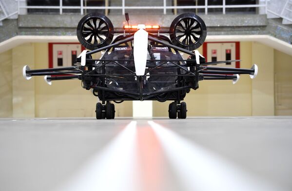 Испытание дрона-такси в помещении Малой спортивной арены олимпийского комплекса Лужники в Москве - Sputnik Казахстан