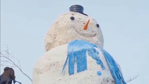 Десятиметровый снеговик растаял в Нур-Султане - Sputnik Казахстан
