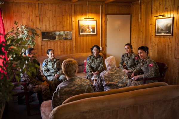 Женщины-офицеры сухопутных войск Турции - Sputnik Казахстан