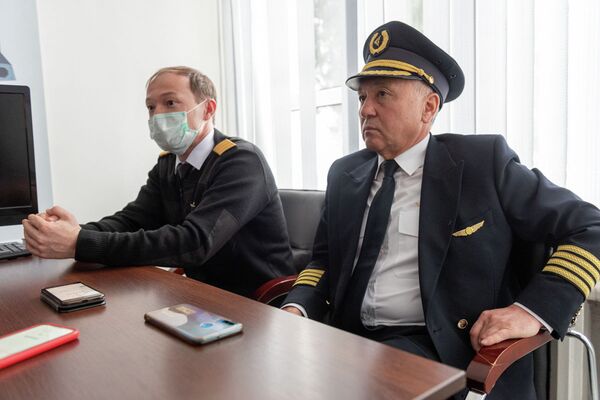 Әуеге көтерілген соң жерге түскің келмейді: Алматыда ұшқыштарды қалай даярлайды Әуеге көтерілген соң жерге түскің келмейді: Алматыда ұшқыштарды қалай даярлайды - Sputnik Қазақстан