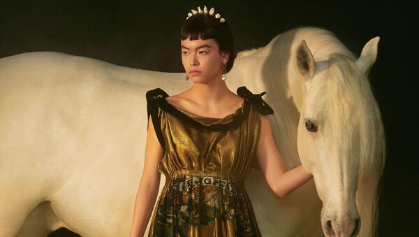 Произведения искусства: как выглядят вещи из новой коллекции Dior - Sputnik Казахстан