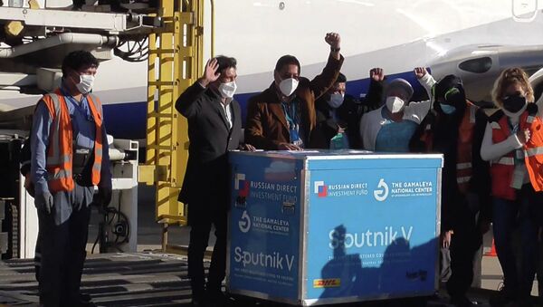 В Боливию доставлена первая партия Спутник V - видео - Sputnik Казахстан