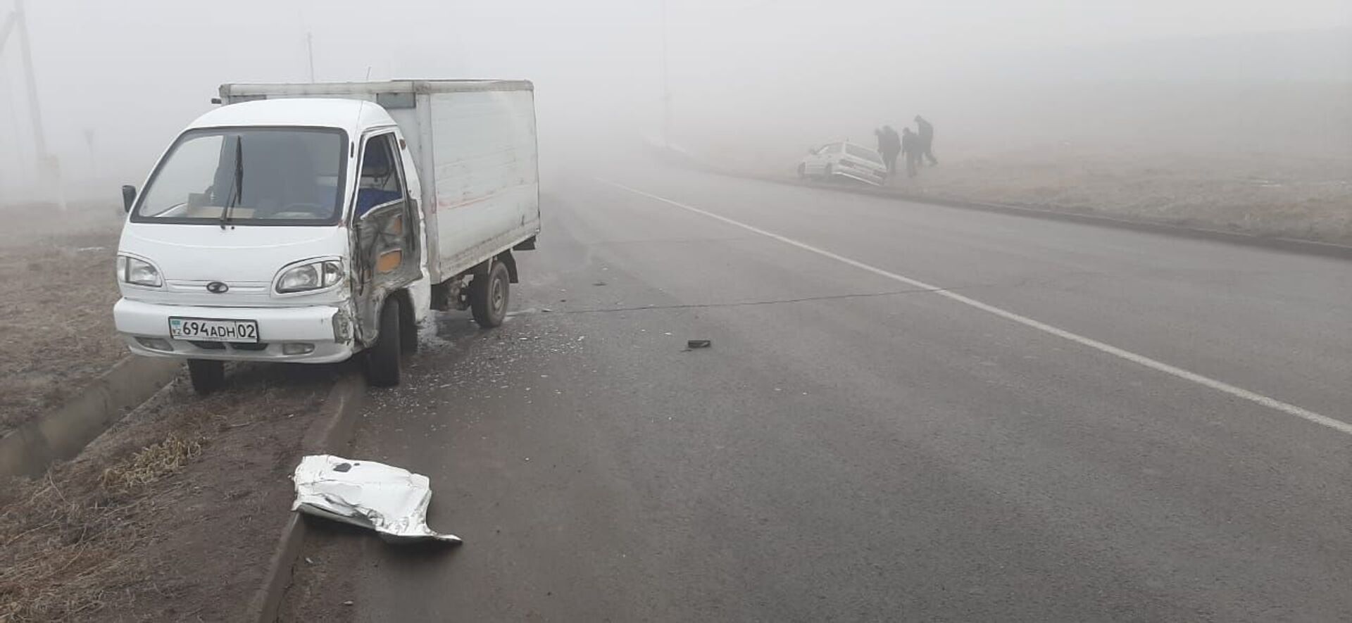 Такси расплющило об автобус в Алматы: из-за тумана произошло 5 аварий – фото - Sputnik Казахстан, 1920, 03.02.2021