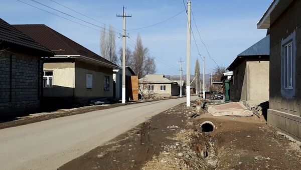 Как живут дунгане и казахи в Кордае чрез год после погромов - видео - Sputnik Казахстан