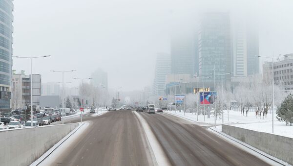 Улица Кунаева на левобережье Нур-Султана в тумане - Sputnik Қазақстан
