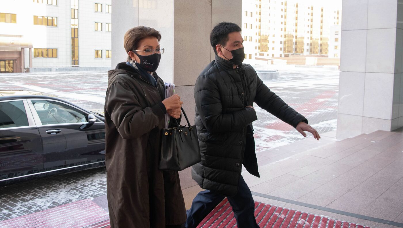 Жігітпен бірінші рет жыныстық қатынасқа түсу Дәретханадағы жасырын камера - бейнені тіркеусіз көріңіз