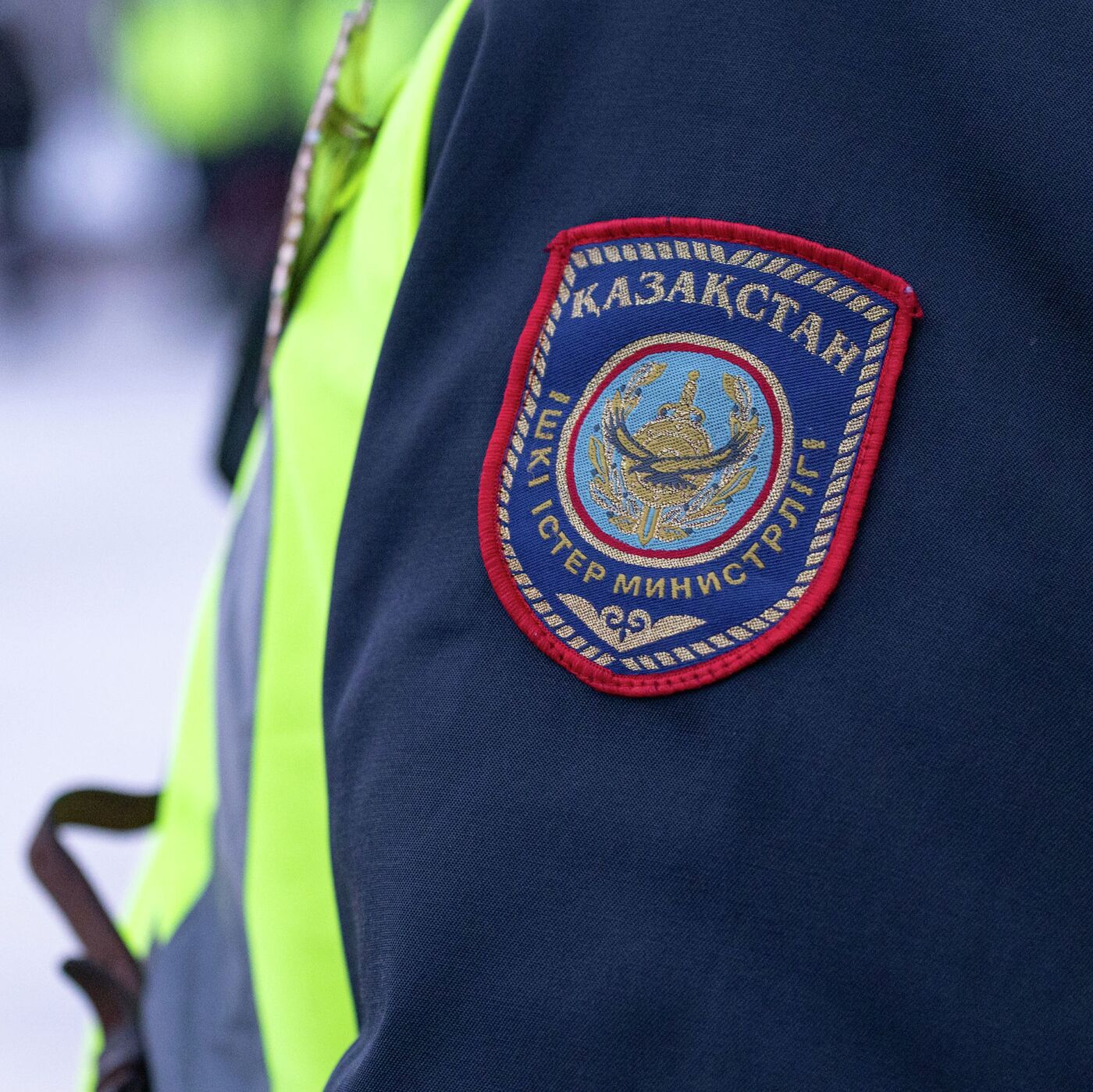 Қожайын қызметші қызды төрт аяғына қондырып, трахает етті