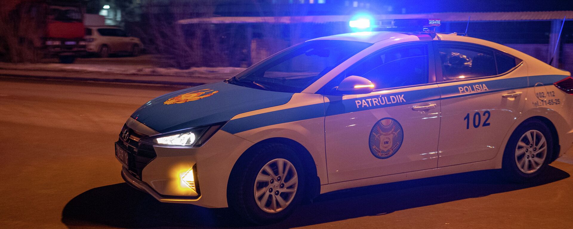 Автомобиль патрульной полиции на улице города - Sputnik Қазақстан, 1920, 09.07.2026