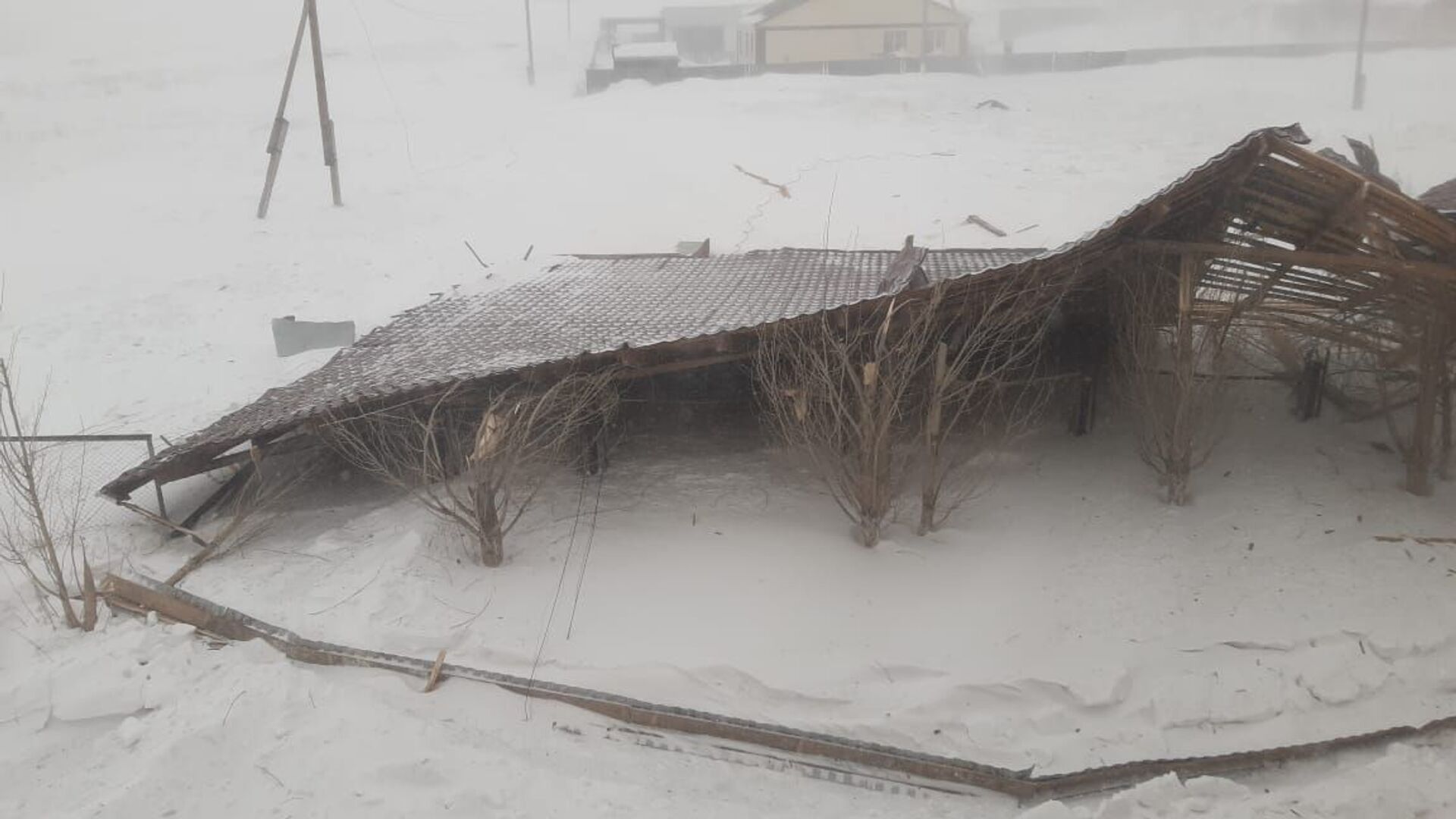Ветер сорвал крышу Дома культуры в Акмолинской области - Sputnik Казахстан, 1920, 18.02.2021
