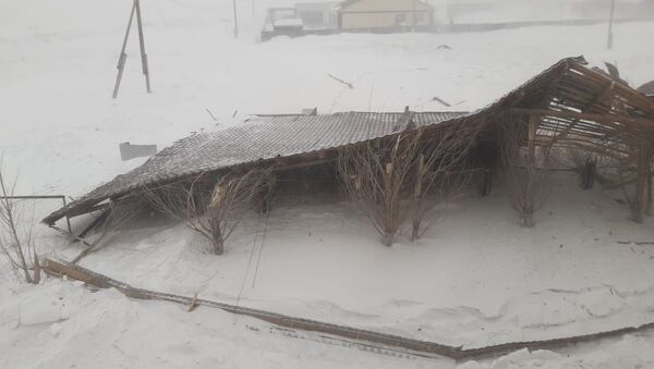  Крышу сорвало ветром на Доме культуры - Sputnik Казахстан