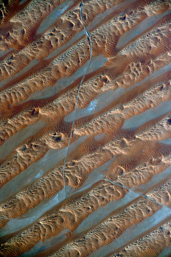 Движущиеся барханы Аравийской пустыни, снятые российским космонавтом Сергеем Кудь-Сверчковым с МКС - Sputnik Казахстан