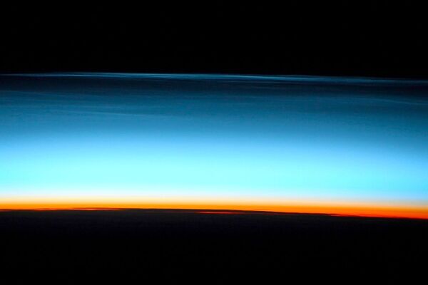 Серебристые облака, снятые российским космонавтом Сергеем Кудь-Сверчковым с МКС - Sputnik Казахстан