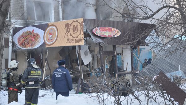 Ликвидация пожара на месте взрыва газа в Петропавловске - Sputnik Казахстан