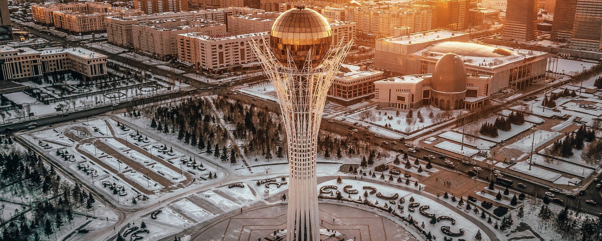 Монумент Астана Байтерек, зима - Sputnik Казахстан, 1920, 29.03.2021
