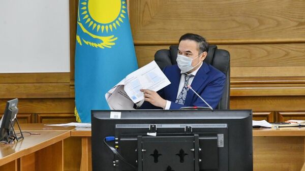 Ержан Бабакумаров провел совещание по актуальным вопросам развития системы здравоохранения Алматы   - Sputnik Казахстан