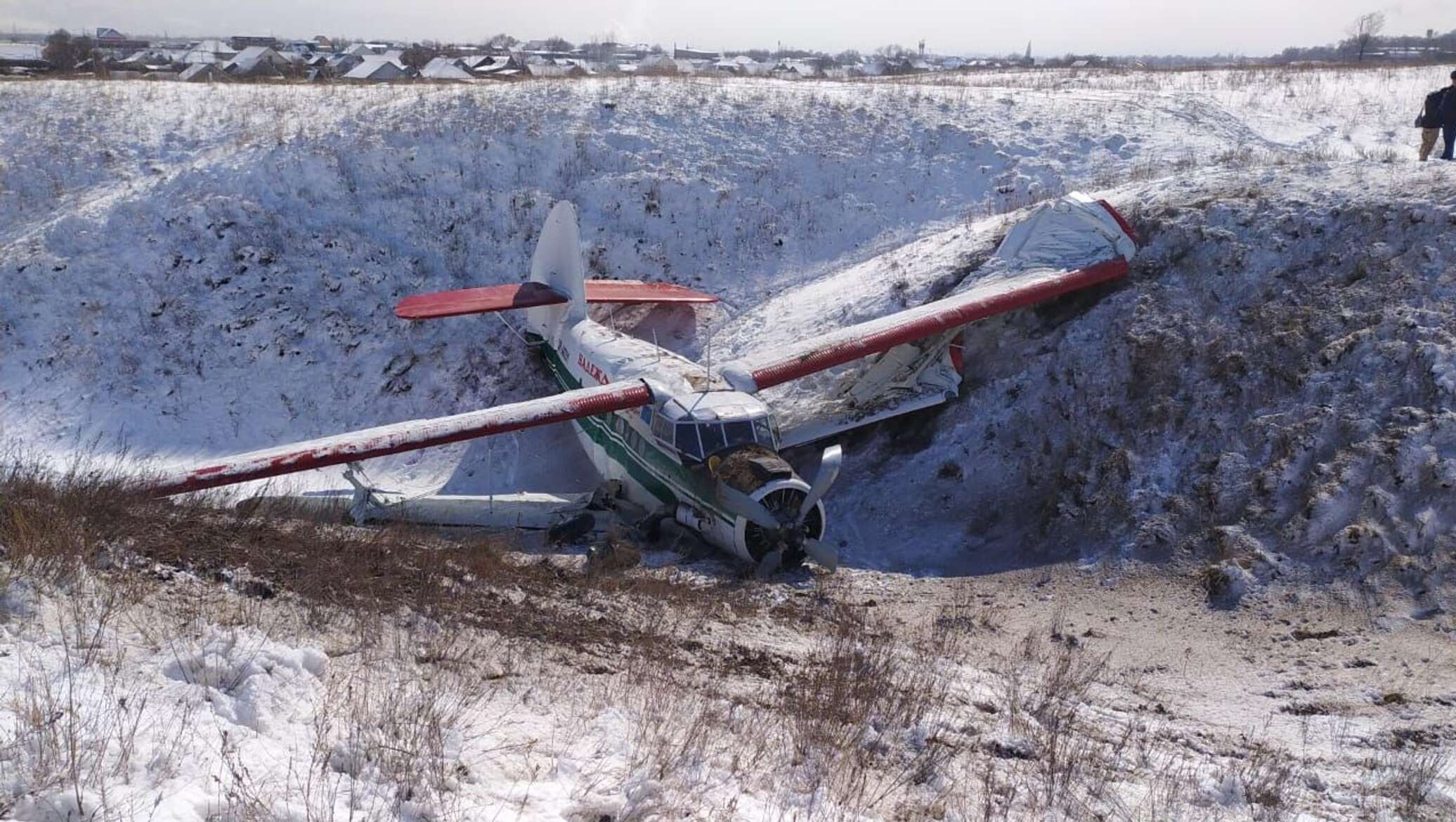 Самолет февраль. АН-2 С НУРСАМИ. АН-2 санитарная Авиация. Крушение АН 28 В Томской области. Посадка АН 2.