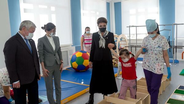 Дарига Назарбаева посетила детский реабилитационный центр в Таразе - Sputnik Казахстан