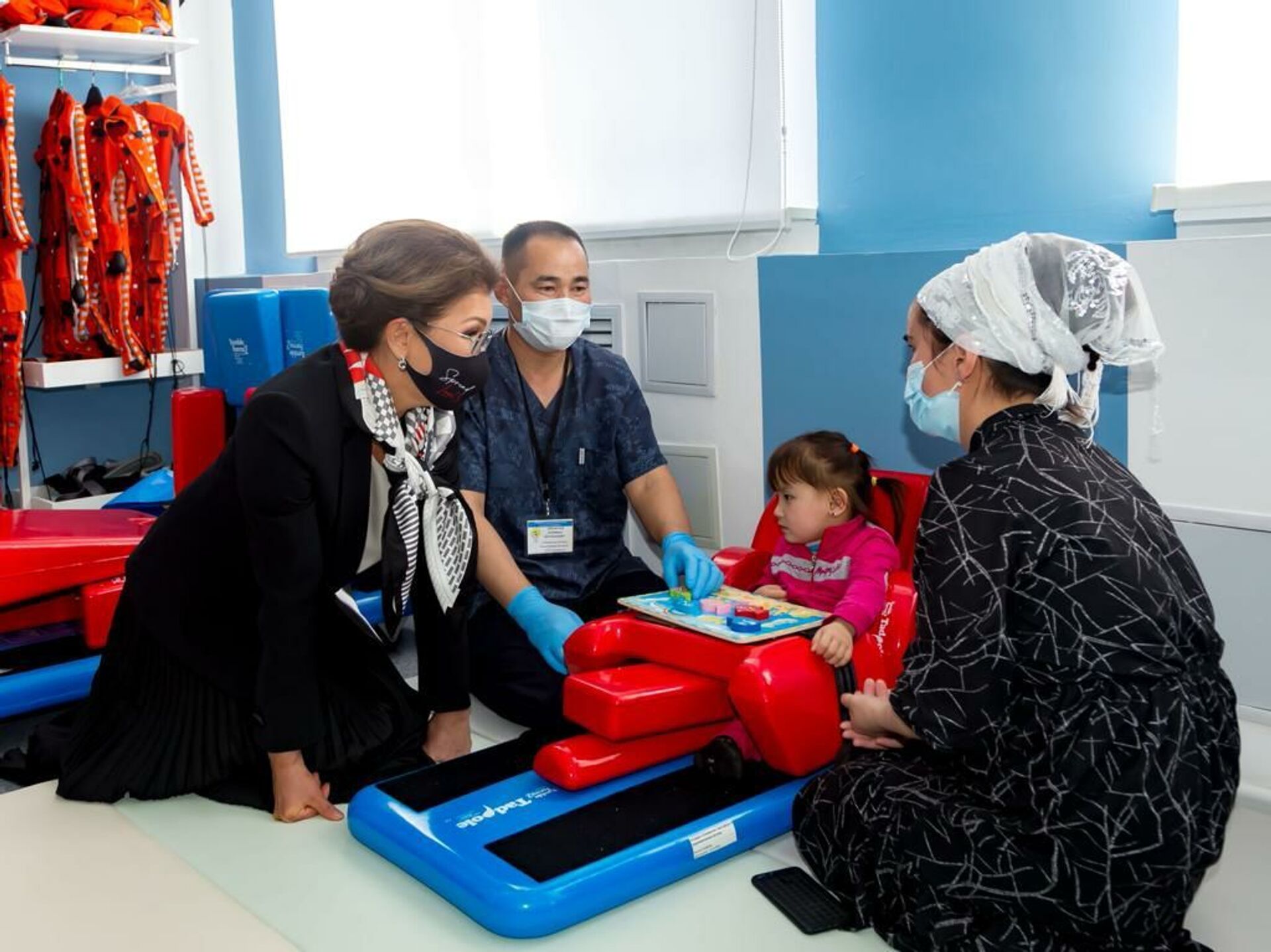 Дарига Назарбаева посетила детский реабилитационный центр в Таразе - Sputnik Казахстан, 1920, 01.03.2021
