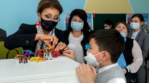 Дарига Назарбаева посетила кабинеты поддержки инклюзии в школах Тараза - Sputnik Казахстан