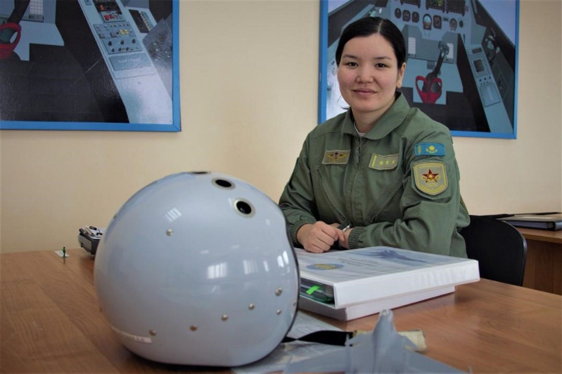 Как единственная в Казахстане девушка-летчик управляет истребителем - Sputnik Казахстан, 1920, 03.03.2021