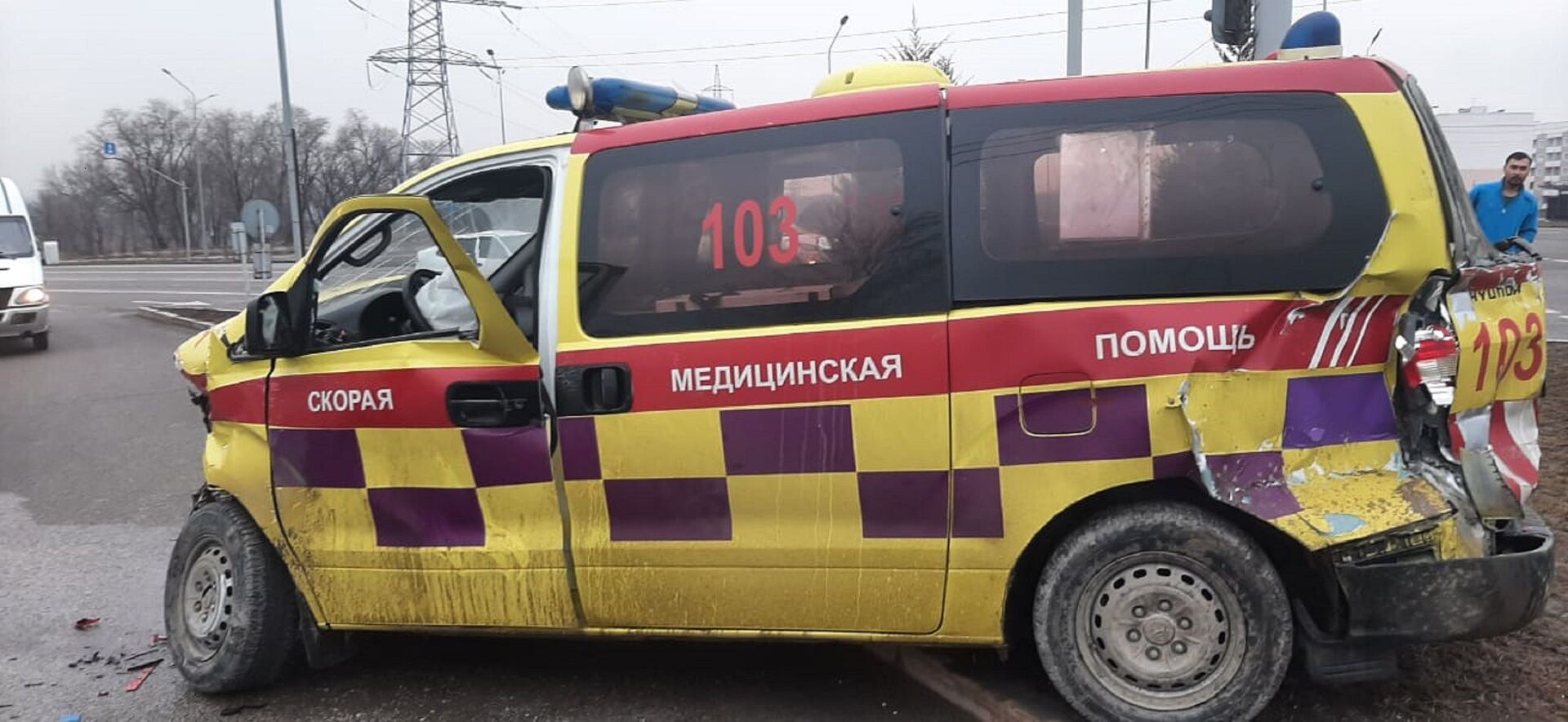 Крупное ДТП с участием скорой произошло в Алматы: пострадали 6 человек - фото - Sputnik Казахстан, 1920, 03.03.2021